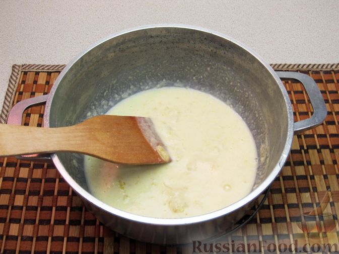 Фото приготовления рецепта: Горчичный суп с беконом, сливками и луком-пореем - шаг №12