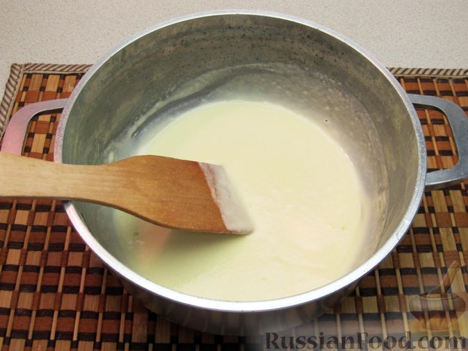 Фото приготовления рецепта: Горчичный суп с беконом, сливками и луком-пореем - шаг №13