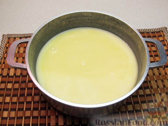 Фото приготовления рецепта: Горчичный суп с беконом, сливками и луком-пореем - шаг №14