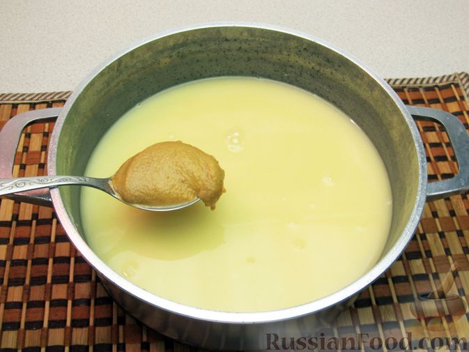 Фото приготовления рецепта: Горчичный суп с беконом, сливками и луком-пореем - шаг №15