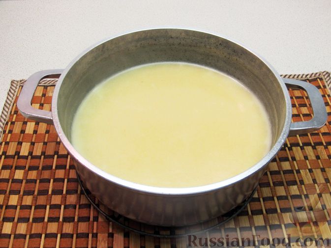 Фото приготовления рецепта: Горчичный суп с беконом, сливками и луком-пореем - шаг №16