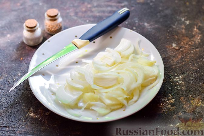 Фото приготовления рецепта: Куриный суп с плавленым сыром и болгарским перцем - шаг №5