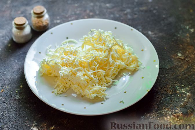 Фото приготовления рецепта: Куриный суп с плавленым сыром и болгарским перцем - шаг №9