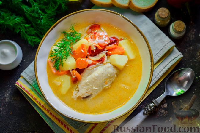 Фото приготовления рецепта: Куриный суп с плавленым сыром и болгарским перцем - шаг №12