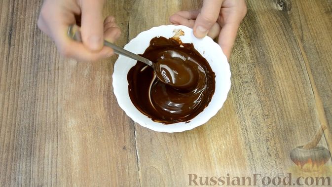 Фото приготовления рецепта: Десерт "Цветок в горшке" из шоколадного печенья и сырного крема - шаг №1