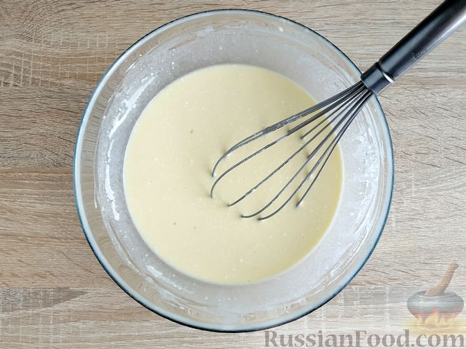 Фото приготовления рецепта: Блины с колбасой, сыром и варёными яйцами (в панировке) - шаг №5