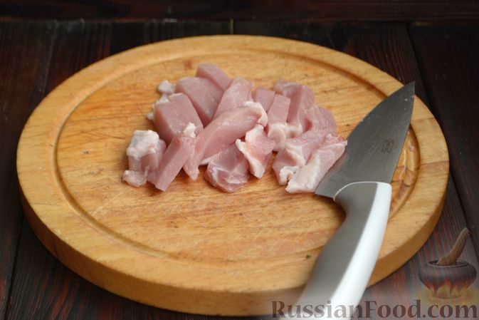 Фото приготовления рецепта: Сырный суп со свининой и картофелем - шаг №2