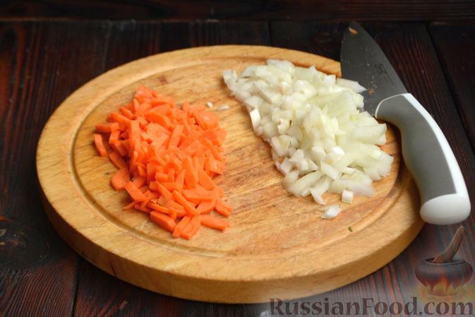 Фото приготовления рецепта: Сырный суп со свининой и картофелем - шаг №4