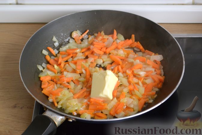 Фото приготовления рецепта: Сырный суп со свининой и картофелем - шаг №7