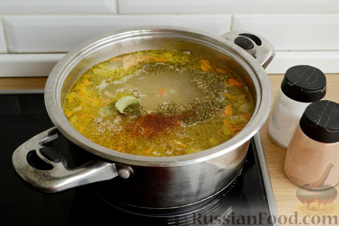 Фото приготовления рецепта: Сырный суп со свининой и картофелем - шаг №11