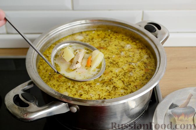 Фото приготовления рецепта: Сырный суп со свининой и картофелем - шаг №12