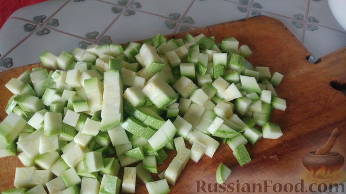 Фото приготовления рецепта: Суп с фрикадельками, овощами и перловой крупой (на курином бульоне) - шаг №11