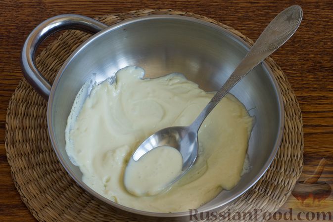 Фото приготовления рецепта: Творожно-кокосовый десерт со сгущёнкой, белым шоколадом и миндалём - шаг №11