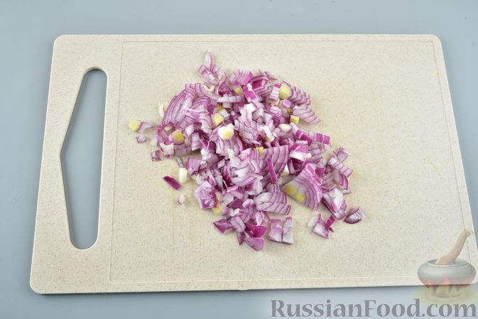 Фото приготовления рецепта: Гречневые котлеты с жареным луком и сыром - шаг №4