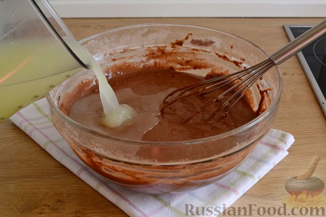 Фото приготовления рецепта: Шоколадные блины на сыворотке - шаг №5