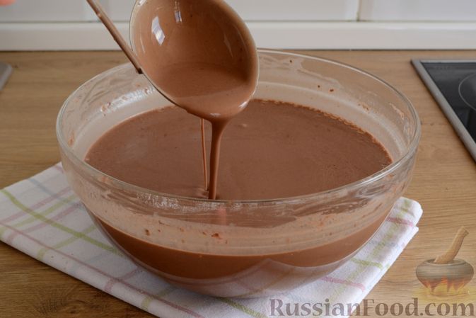 Фото приготовления рецепта: Шоколадные блины на сыворотке - шаг №7