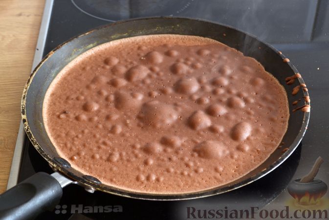Фото приготовления рецепта: Шоколадные блины на сыворотке - шаг №8