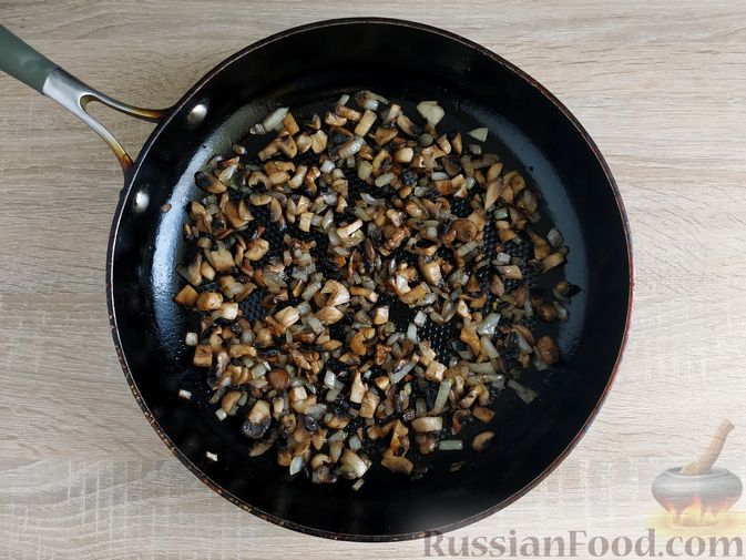 Фото приготовления рецепта: Куриные рулетики с грибами, маслинами и сыром (в духовке) - шаг №5