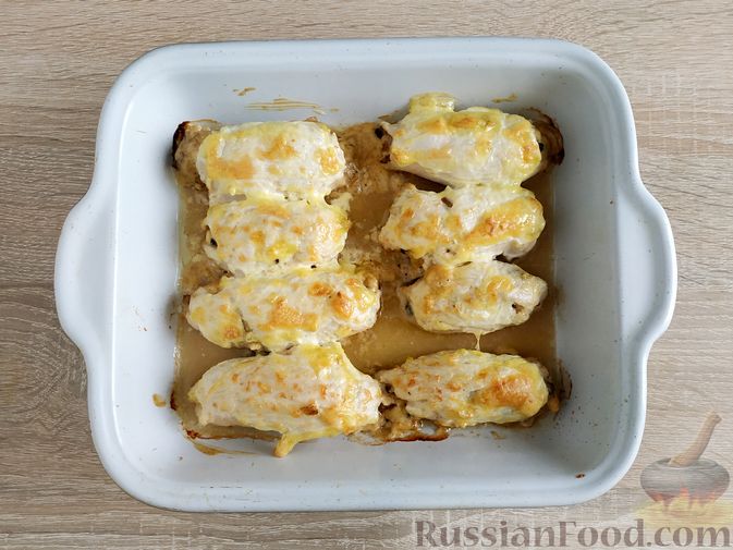 Фото приготовления рецепта: Куриные рулетики с грибами, маслинами и сыром (в духовке) - шаг №20
