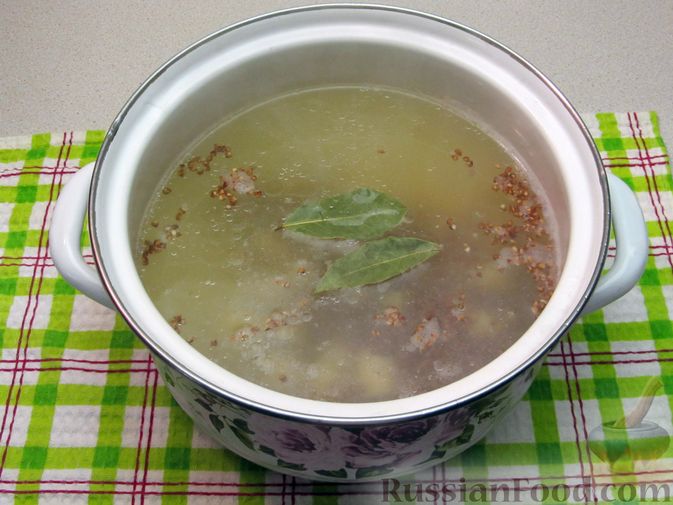 Фото приготовления рецепта: Гречневый суп со свининой - шаг №9