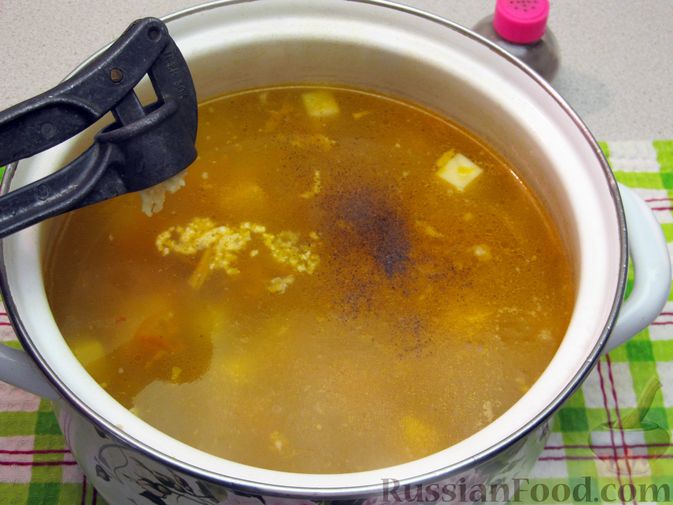 Фото приготовления рецепта: Гречневый суп со свининой - шаг №13