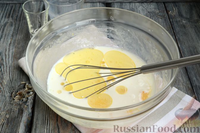Фото приготовления рецепта: Пирог на йогурте, с заварным кремом - шаг №8