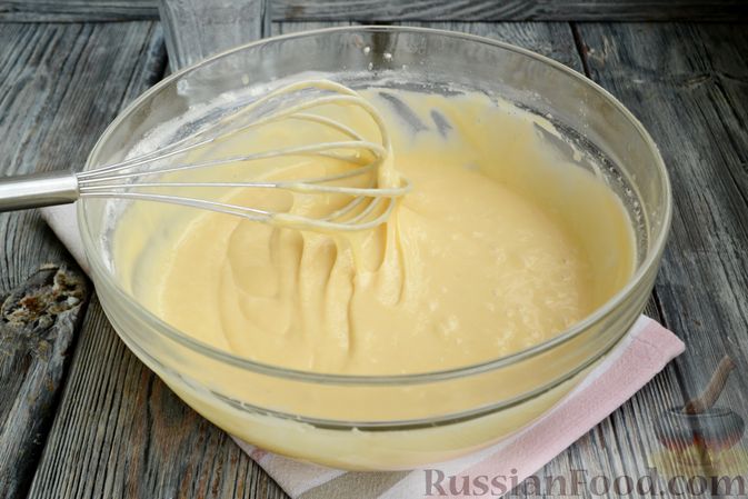 Фото приготовления рецепта: Пирог на йогурте, с заварным кремом - шаг №10