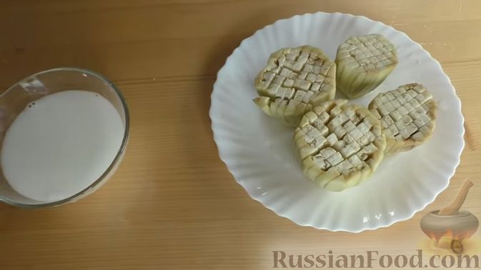 Фото приготовления рецепта: Закуска "Хризантемы" из баклажанов на пару, с куриным фаршем и сладким перцем - шаг №5