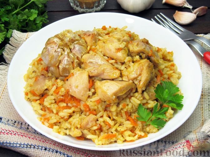 Фото к рецепту: Рис с курицей, морковью и луком (на сковороде)