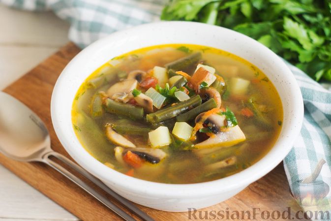 Фото к рецепту: Суп со стручковой фасолью и грибами