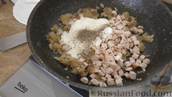 Фото приготовления рецепта: "Колбаса" из крошек с кусочками грибов и курицы - шаг №18