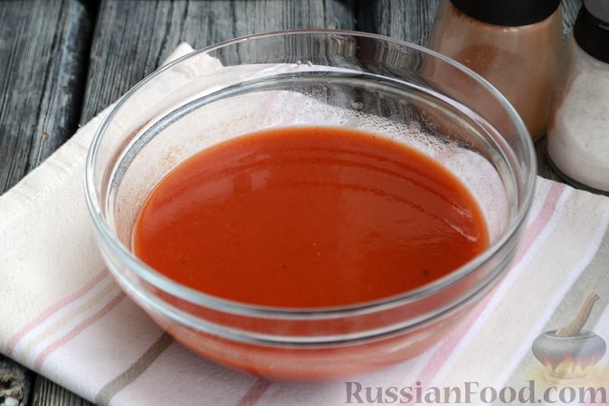 Фото приготовления рецепта: Говяжьи котлеты, запечённые в томатном соусе, с сыром - шаг №9