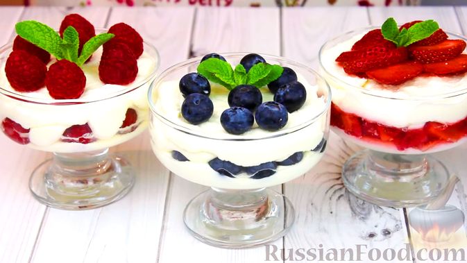 Фото к рецепту: Творожно-сливочный десерт с ягодами