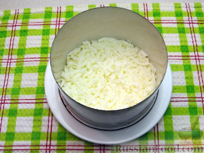 Фото приготовления рецепта: Салат "Мимоза" без картофеля - шаг №8