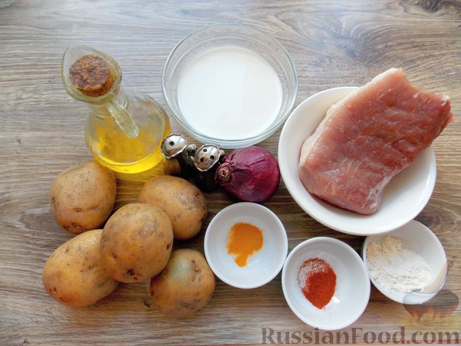 Фото приготовления рецепта: Свинина, запечённая в сливках, с картофелем и луком - шаг №1