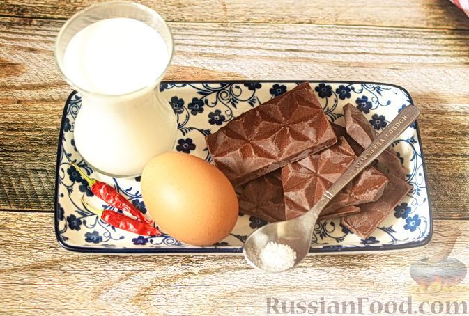 Фото приготовления рецепта: Шоколадный десерт с перцем чили - шаг №1