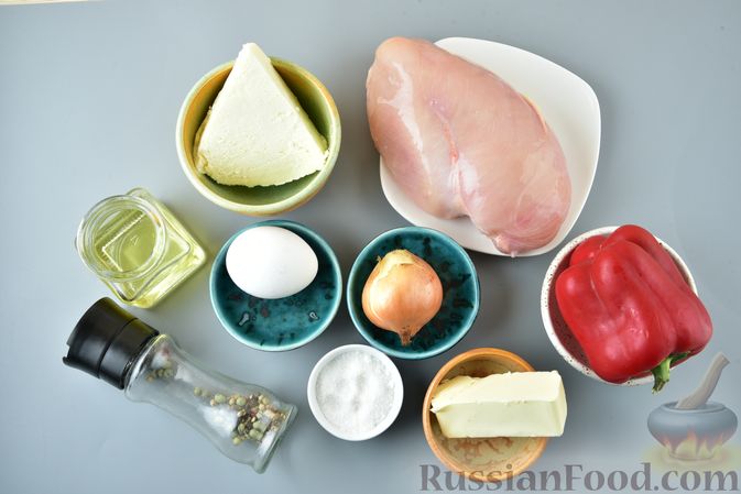 Фото приготовления рецепта: Рубленые куриные котлеты с болгарским перцем и сыром (в духовке) - шаг №1
