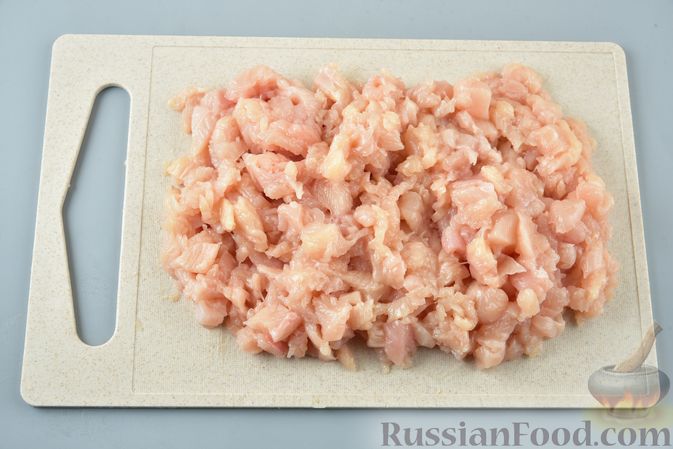 Фото приготовления рецепта: Рубленые куриные котлеты с болгарским перцем и сыром (в духовке) - шаг №6