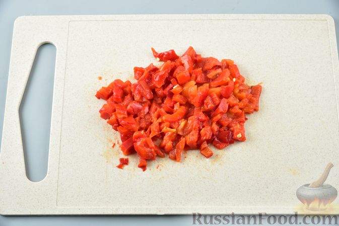 Фото приготовления рецепта: Рубленые куриные котлеты с болгарским перцем и сыром (в духовке) - шаг №8