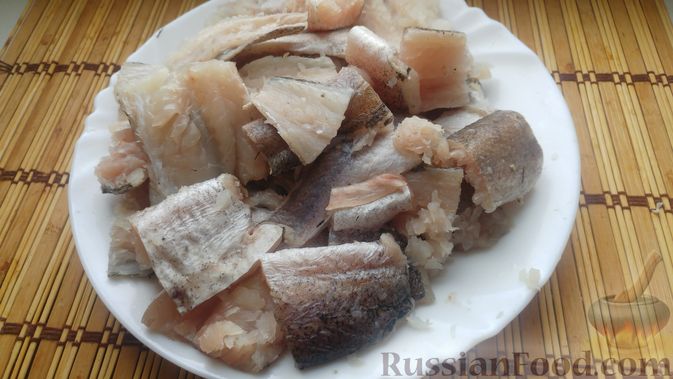 Фото приготовления рецепта: Рыба, тушенная с овощами в горшочке - шаг №2