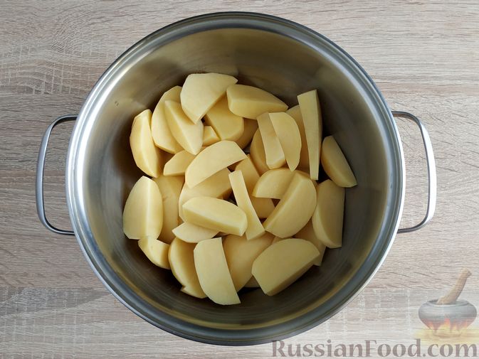Фото приготовления рецепта: Зелёное картофельное пюре со шпинатом - шаг №2