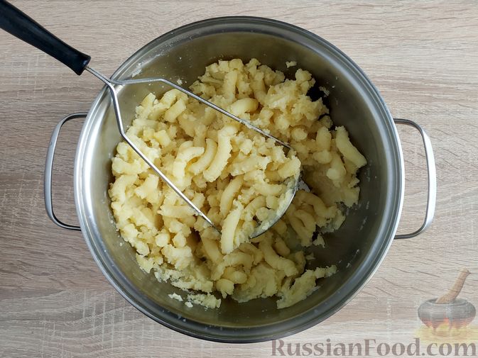 Фото приготовления рецепта: Зелёное картофельное пюре со шпинатом - шаг №11