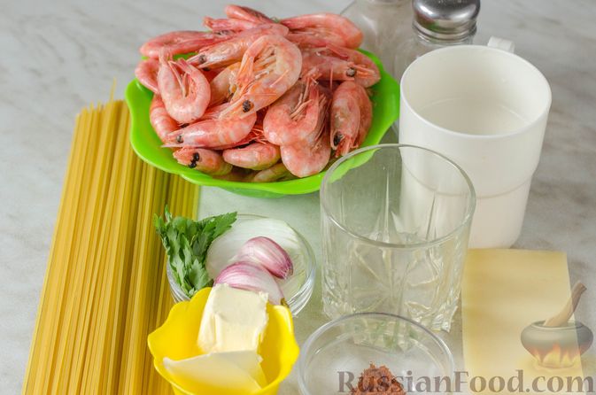 Фото приготовления рецепта: Паста с креветками в сливочно-чесночном соусе - шаг №1