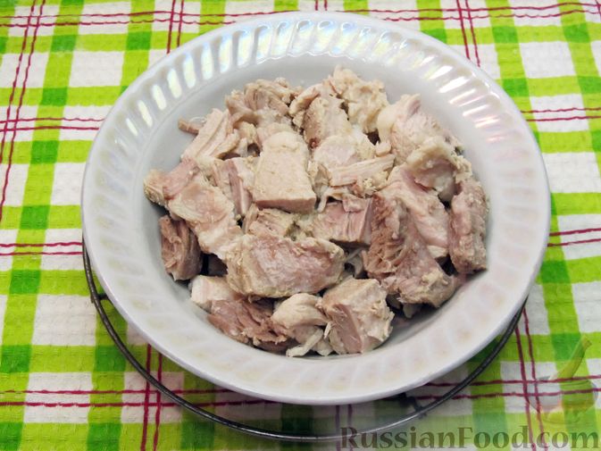 Фото приготовления рецепта: Зелёный борщ со свиными рёбрышками и свёклой - шаг №4