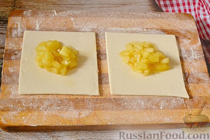 Фото приготовления рецепта: Слойки с яблоками и заварным кремом - шаг №16
