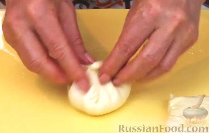 Фото приготовления рецепта: Дрожжевые пресные булочки с кунжутом - шаг №11