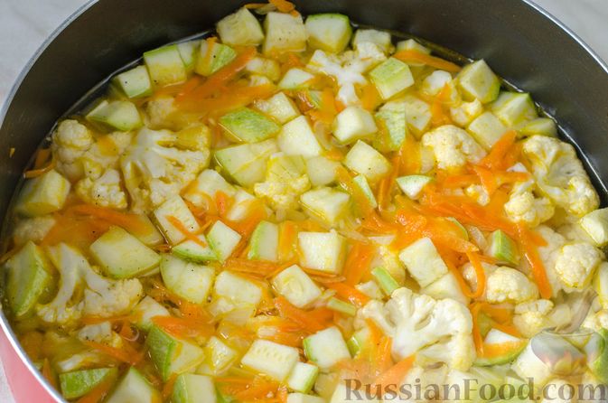Фото приготовления рецепта: Суп-пюре из кабачков и цветной капусты - шаг №9