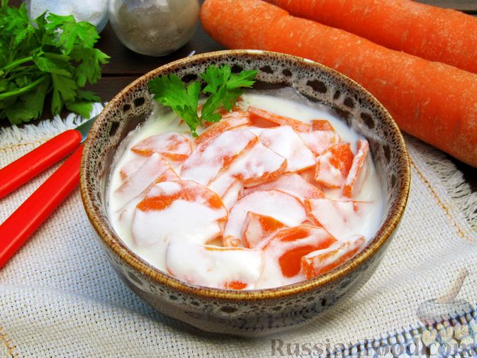 Фото к рецепту: Морковь, тушенная в сметане