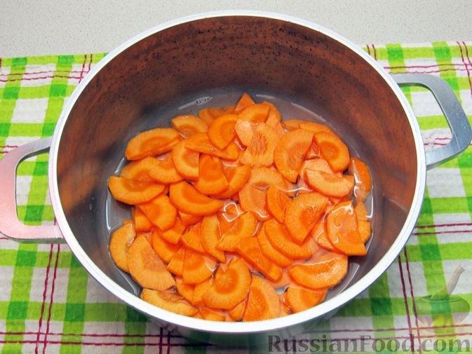Фото приготовления рецепта: Морковь, тушенная в сметане - шаг №3