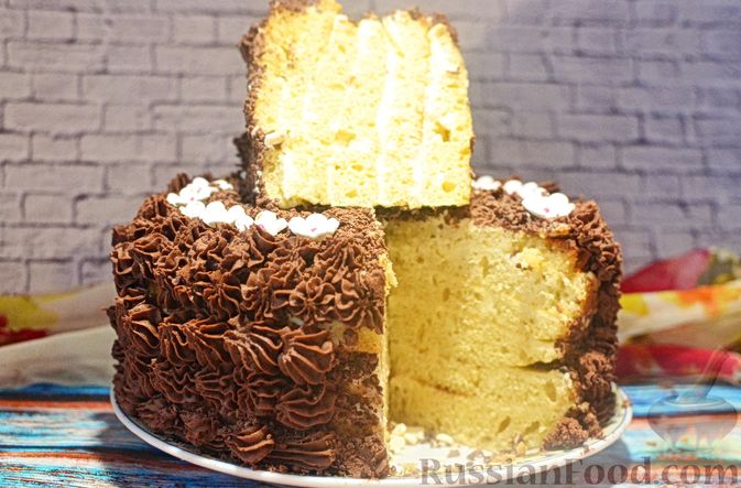 Фото приготовления рецепта: Торт на майонезе и сгущёнке, со сметанным кремом - шаг №23